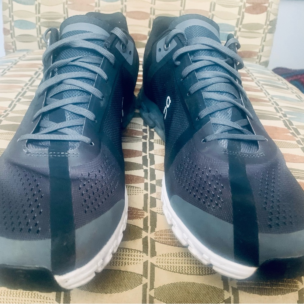 On Running, Cloudflow Wide, Mens 10.5 (wide). Black/Asphalt. Like new